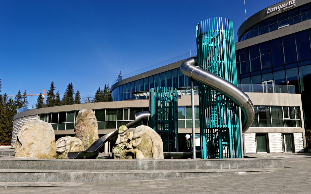 Найбільший критий аквапарк Східної Європи “Мавка” у селі Поляниця Івано-Франківської області, на території туристичного комплексу «Буковель»